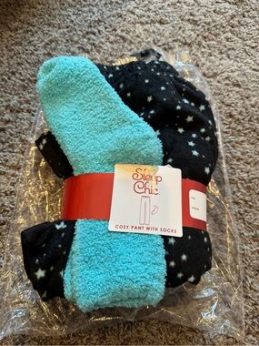 Sleep Chic  Black Star Print Plush Pajama Set with Aqua Socks
